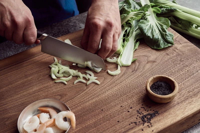 Fiskars Titanium Santoku Knife, 16 Cm 2 Fiskars Titanium Santoku Knife, 16 Cm - Afbeelding 2