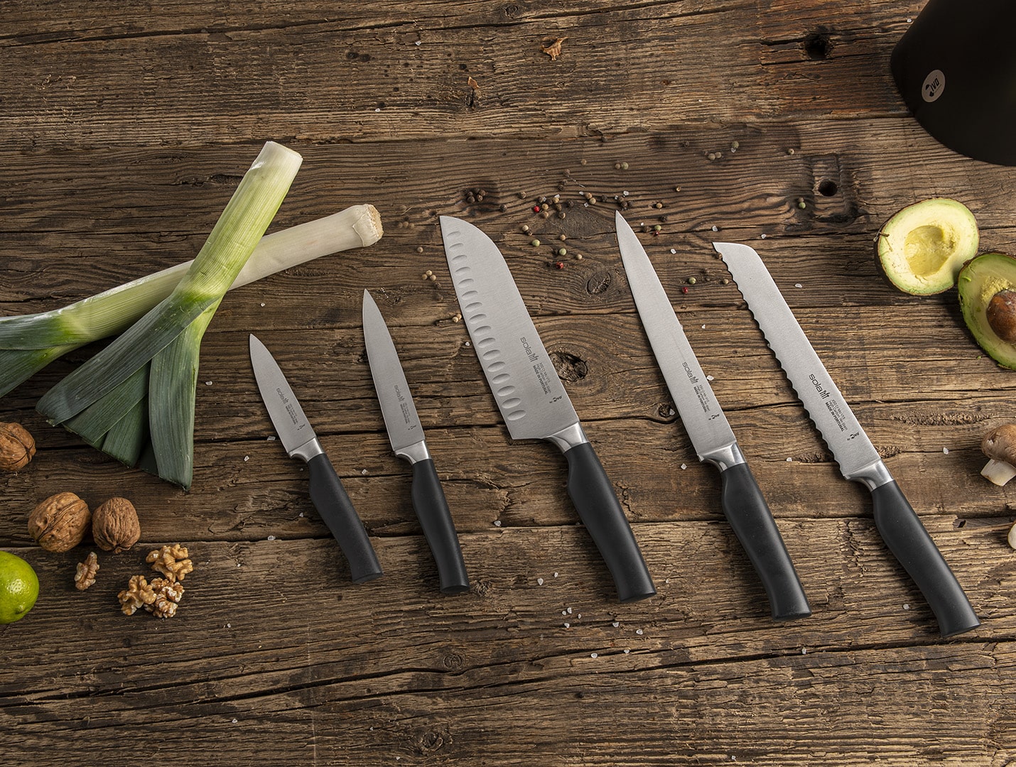 Voorkant -Royal Design Sola messenset met santokumes web min